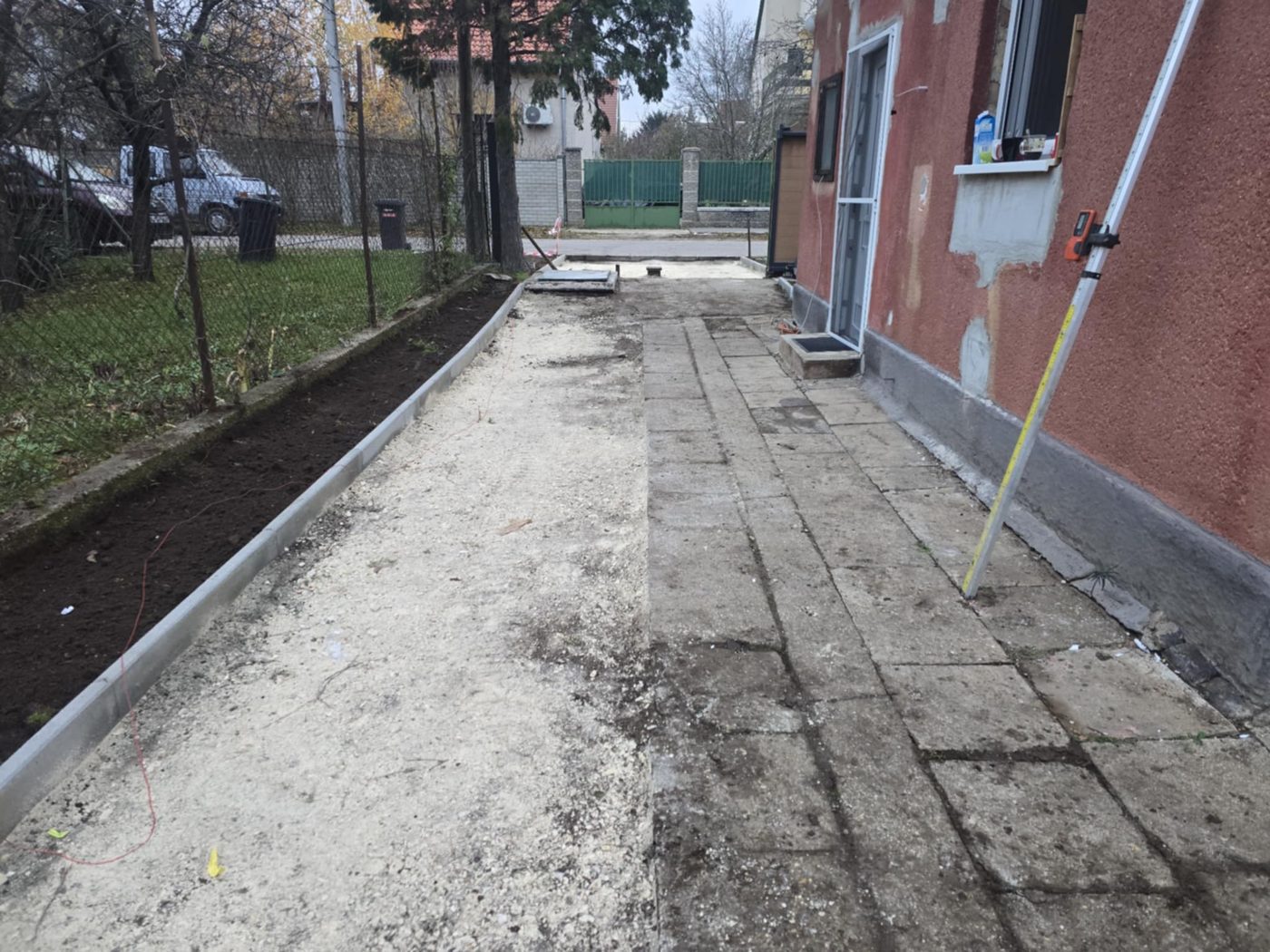 Hóeltakarítás a járdáról – térkövezés