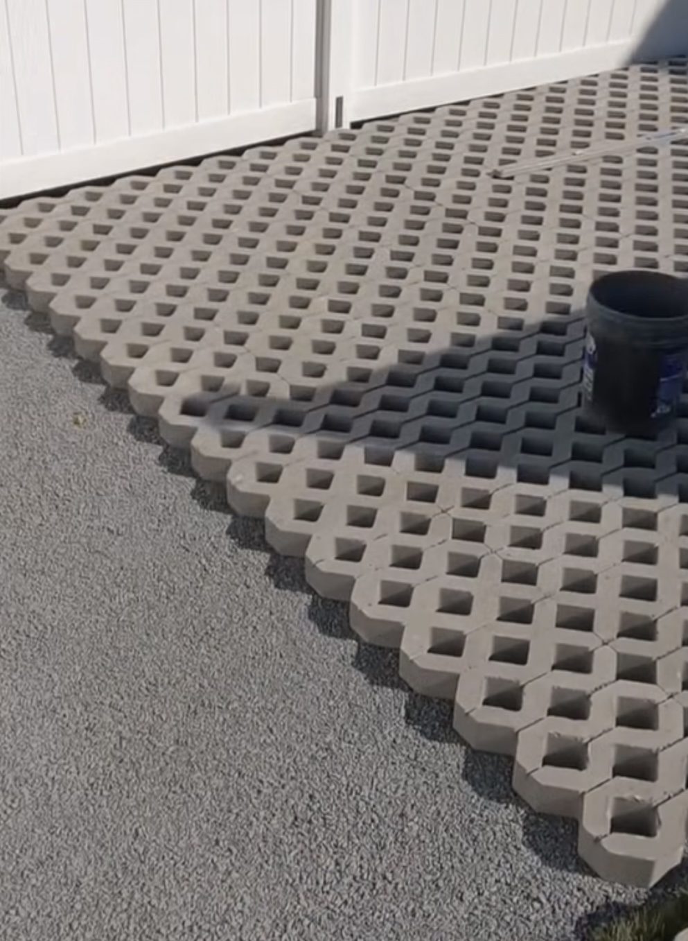 Műanyag vagy beton gyeprács? Segítünk dönteni – térkövezés
