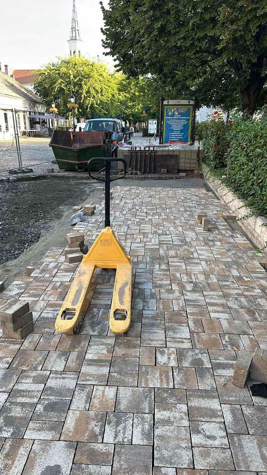 Mennyi egy 20x10x6 cm-es térkő súlya? – térkövezés